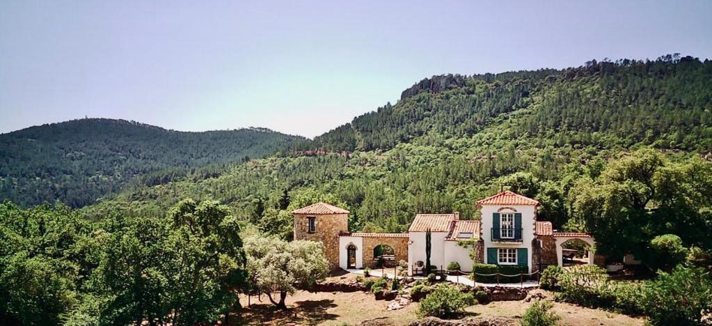 L'Hacienda Maison D'Hotes Bagnols-en-Forêt Esterno foto